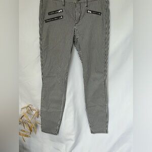 Club Monaco-white pants with a grey stripe